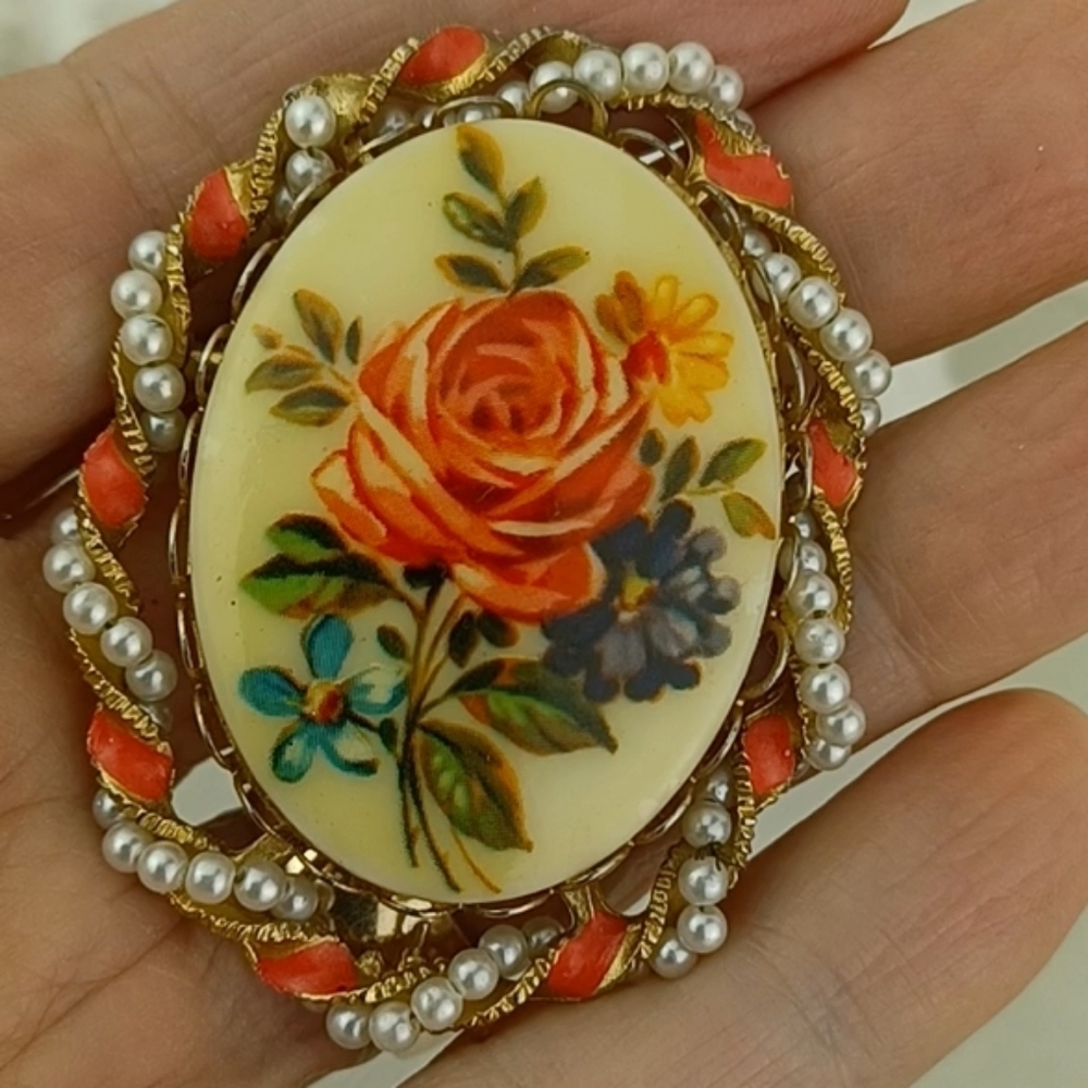 Vintage West German Coral Rose Cameo Brooch With Delightful Pearl Framing Accent - Picture 6 of 7